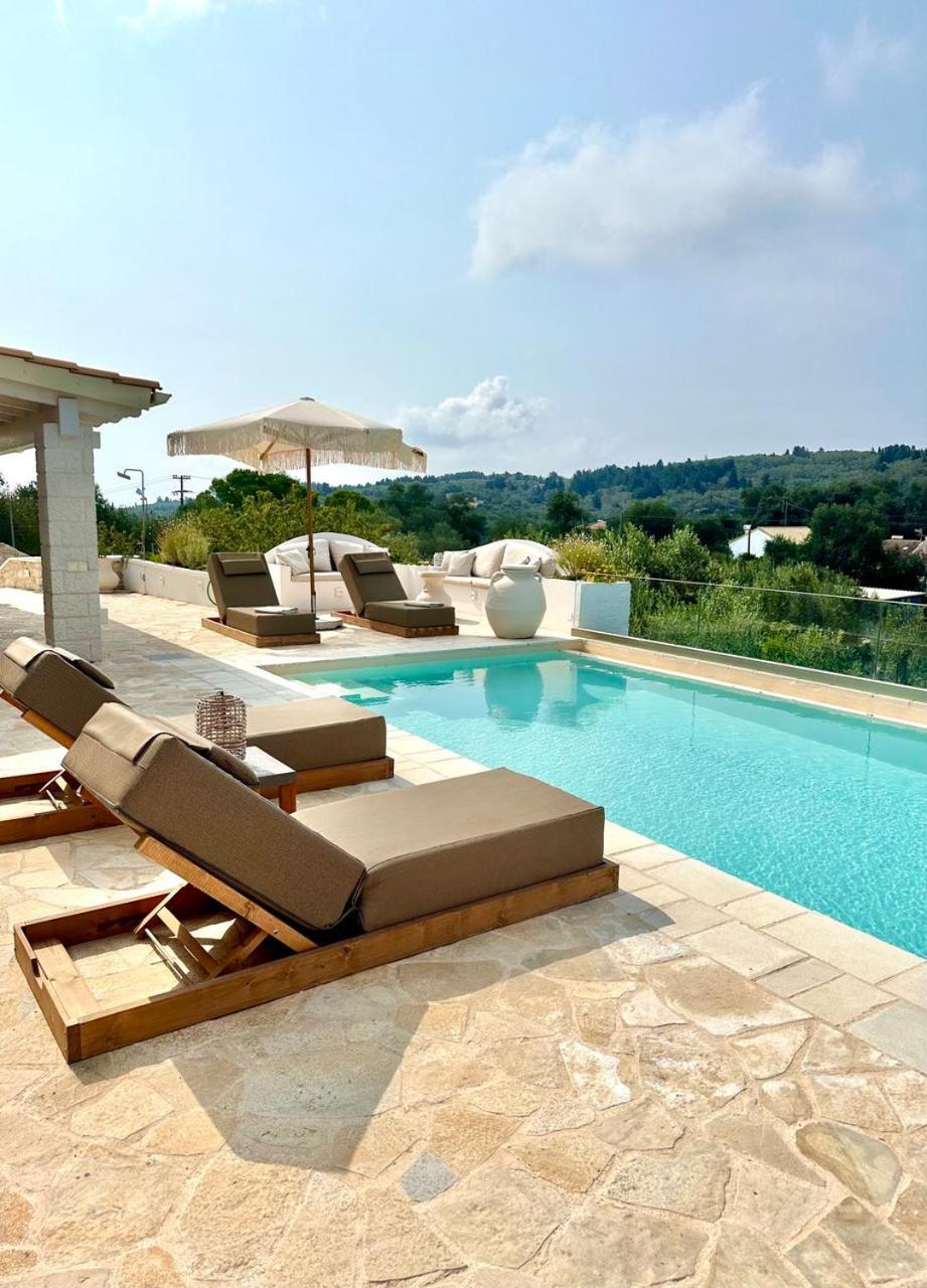 Nikolas Villa
